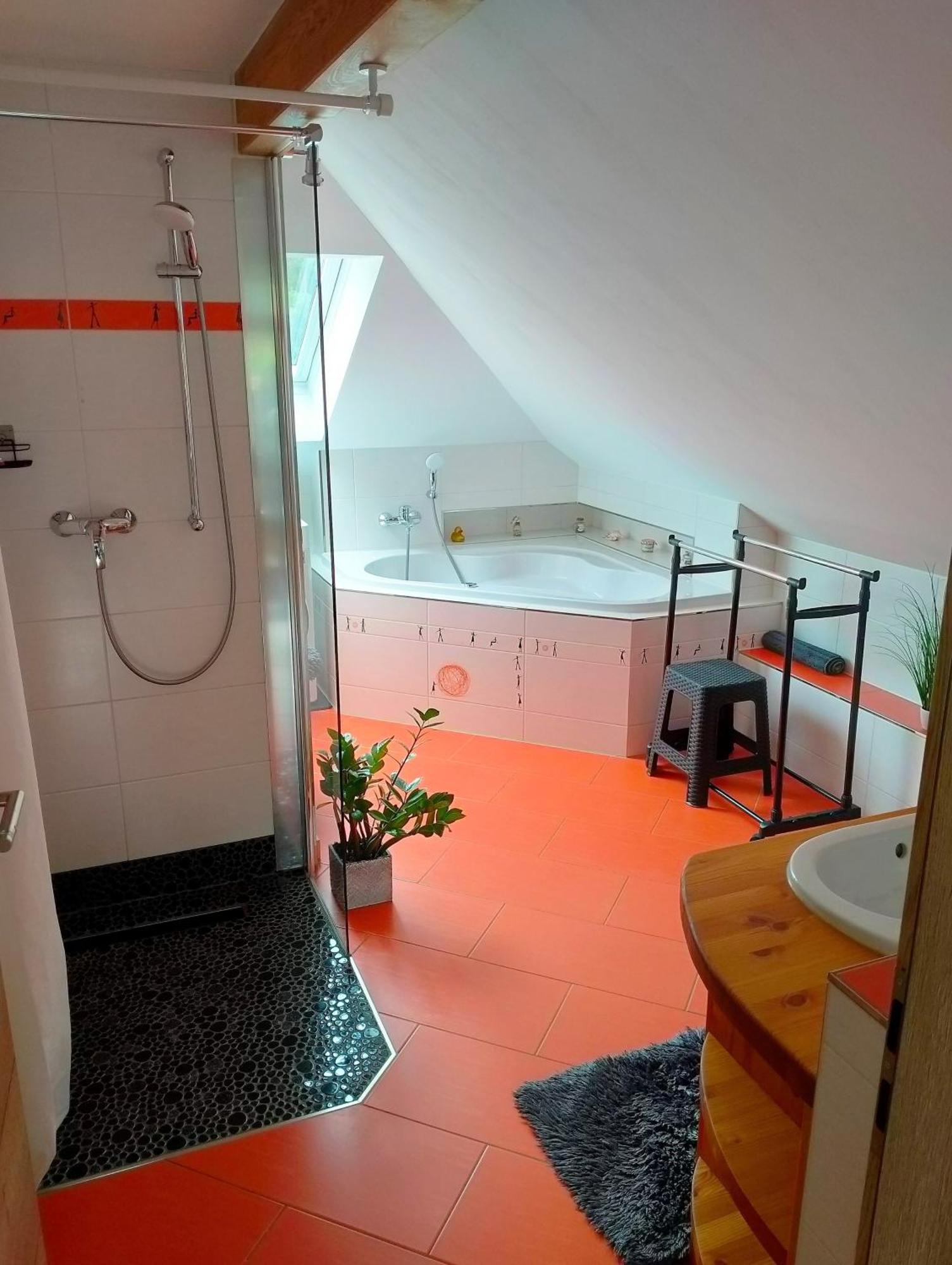 Ferienwohnung Am Waldesrand - Garten, Terrasse, Grill, Luftkuehler, Massagesessel, Kinderspielecke, Spielekonsole Κότμπους Εξωτερικό φωτογραφία